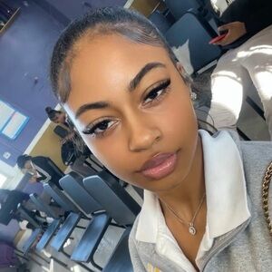 Meet your Posher, Alajia